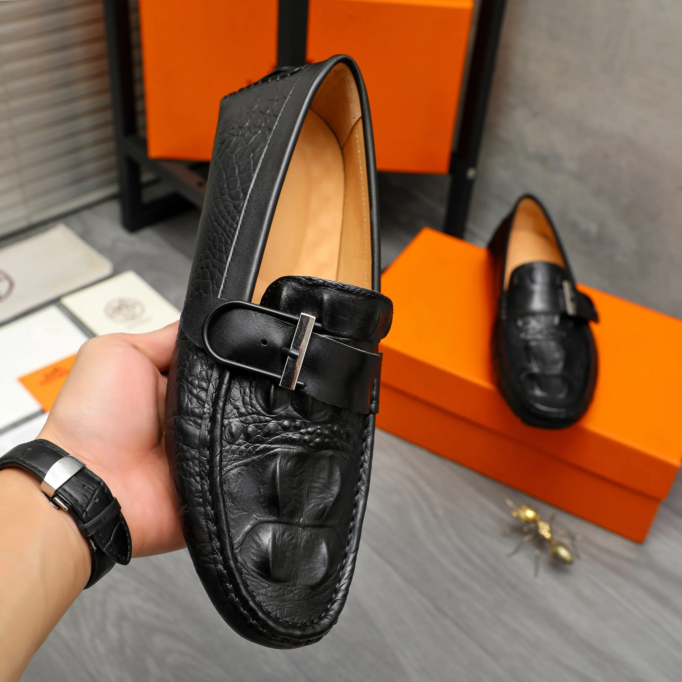 P380 Product trademark: HERMES "Hermes" casual slip-on men's shoes Regular size: 38-44 Product material: Selected crocodile pattern cowhide upper, pigskin lining, rubber outsole